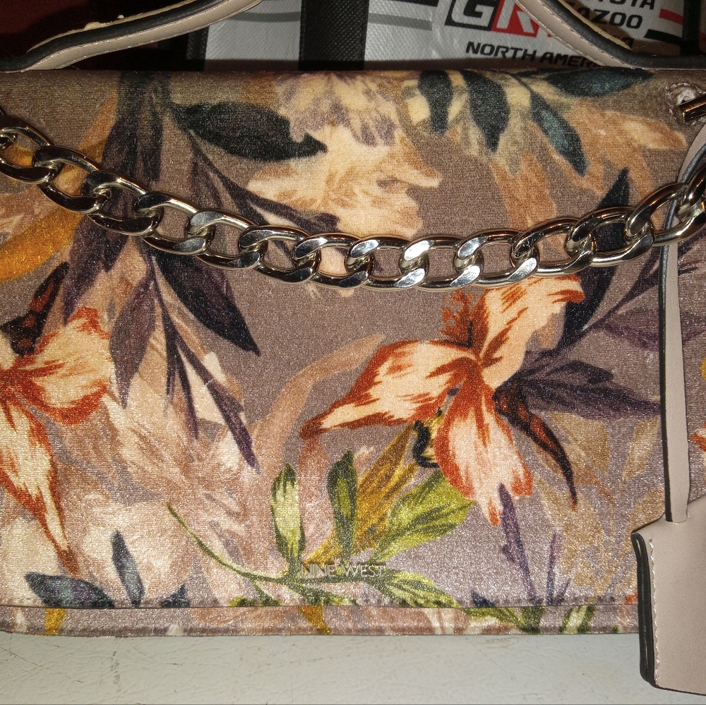 Nine West Crossbody/ Handle Purse New Without tags..Floral Design